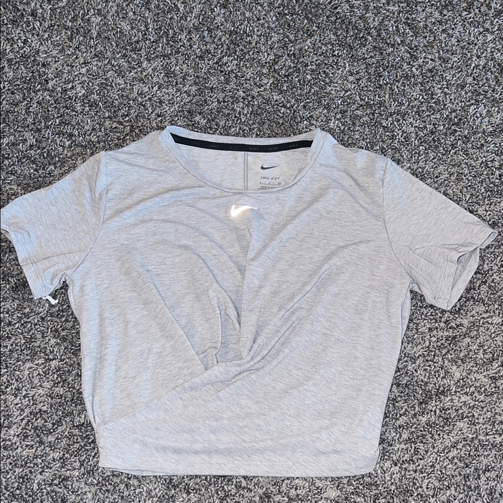 Nike Women’s Light Heather Gray Cropped Athletic Tee